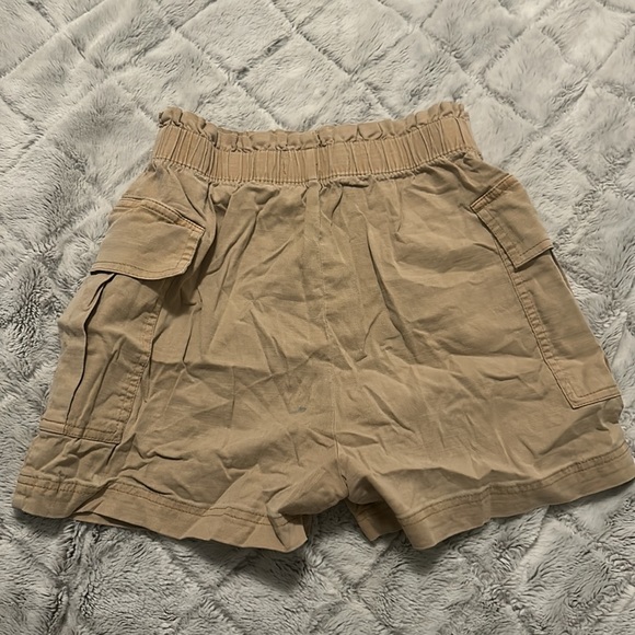 High rise tan cargo shorts - Picture 2 of 2